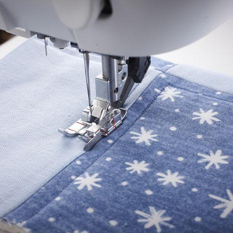 1/4" Right Guide Foot w/IDT